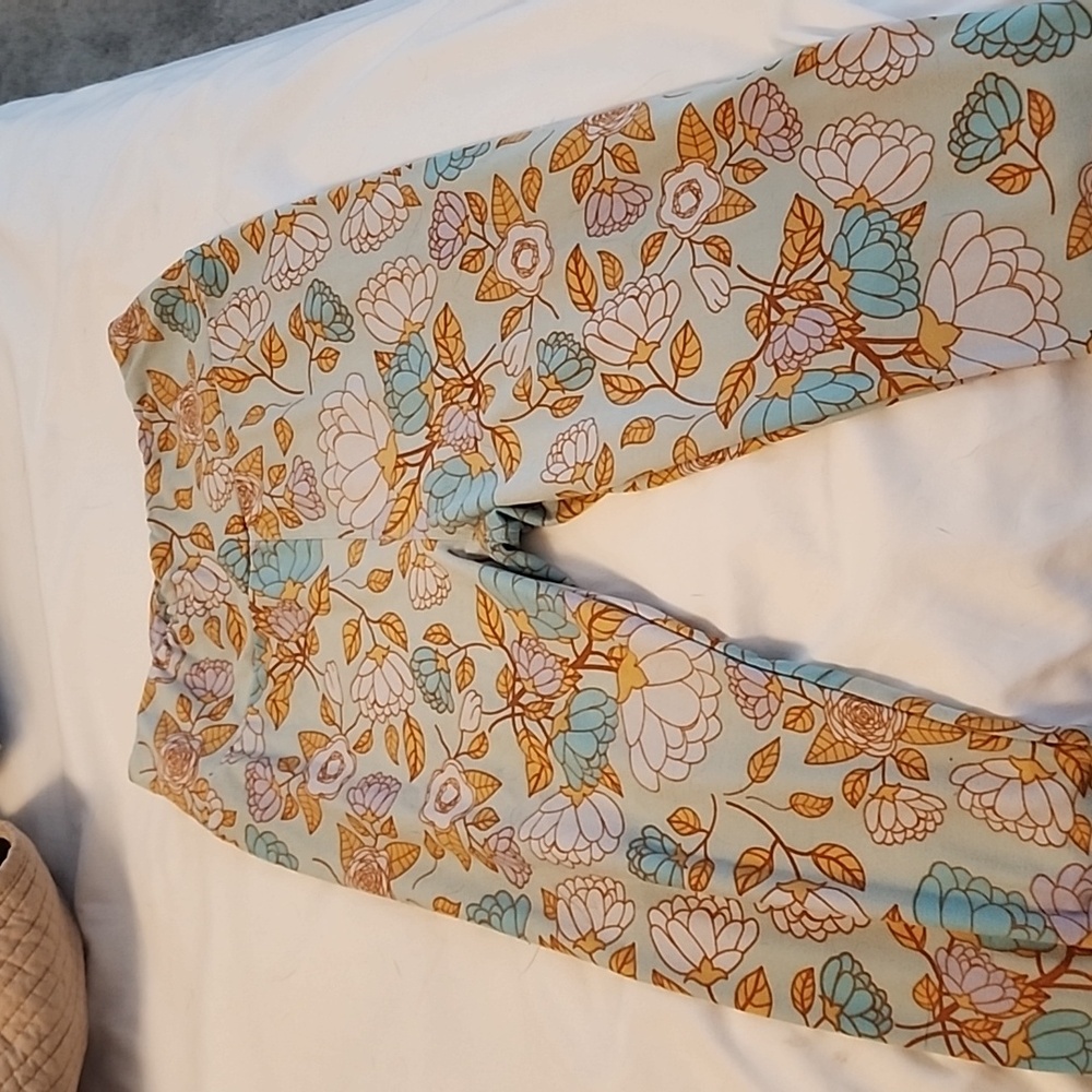 Women's lularou leggings. One size. Multicolored flowered comfy tights